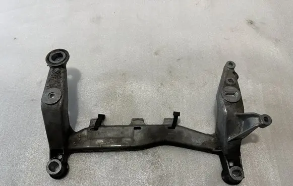 Porsche Cayenne (92A) Pneumatic air compressor holding bracket 15157400671