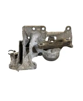 Nissan X-Trail T31 Engine mounting bracket
