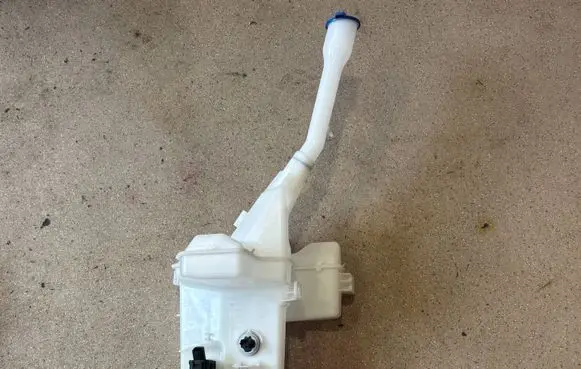 KIA Sorento IV Windshield washer fluid reservoir/tank 98610P2700