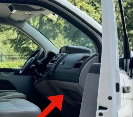 Volkswagen Transporter - Caravelle T5 Dashboard lower bottom trim panel 7H1858904E 0078066 T0010301