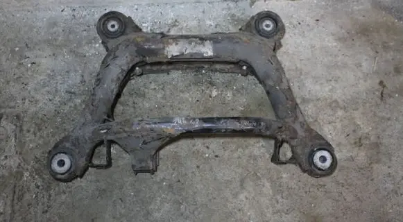 BMW 3 E46 Rear axle beam 