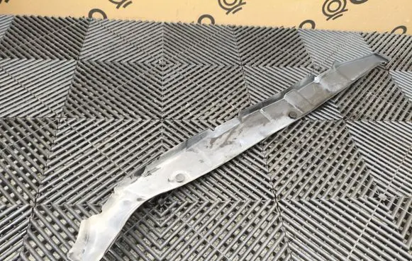 Audi Q7 4M Fender end trim 4M0821112
