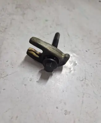 Renault Laguna III Fuel Injector clamp holder 