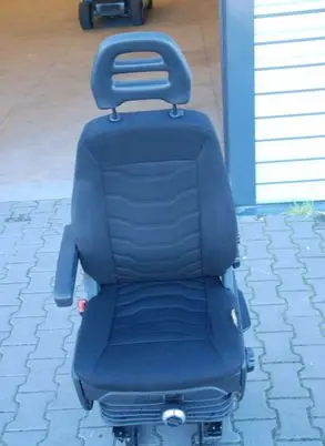 Iveco Daily 6th gen Front driver seat 130KM 35S13