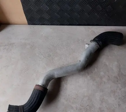 Hyundai Tucson JM Intercooler pipe mounting bracket 