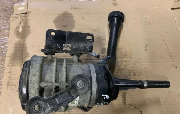 Peugeot Partner Power steering pump 9670700480 A0021544