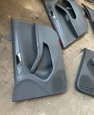 Volkswagen Jetta VI Front door card panel trim