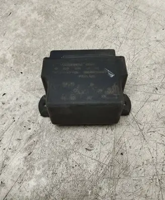 Mercedes-Benz 190 W201 Glow plug pre-heat relay 0025454232 202009002