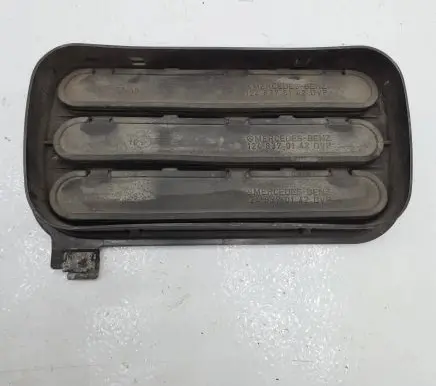 Mercedes-Benz E W124 Quarter panel pressure vent 1248370130