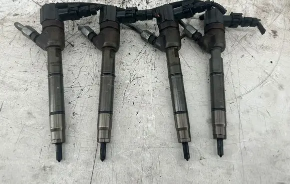 Hyundai i30 Fuel injectors set 0445110256