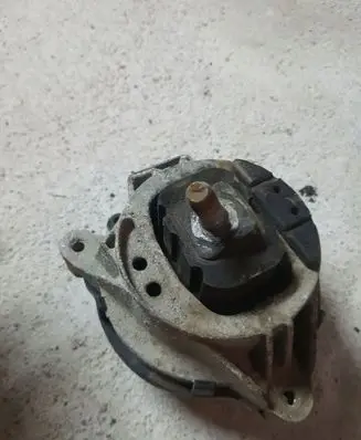 BMW 1 F20 F21 Engine mount bracket 6854251