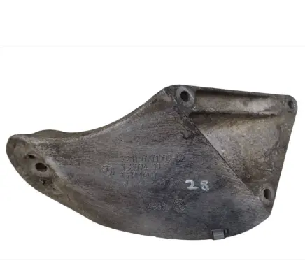 BMW 5 E60 E61 Engine mounting bracket 6771069 677106902 13807410