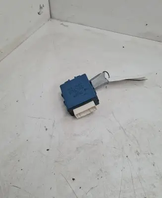 Toyota Yaris Door control unit/module 8598052051