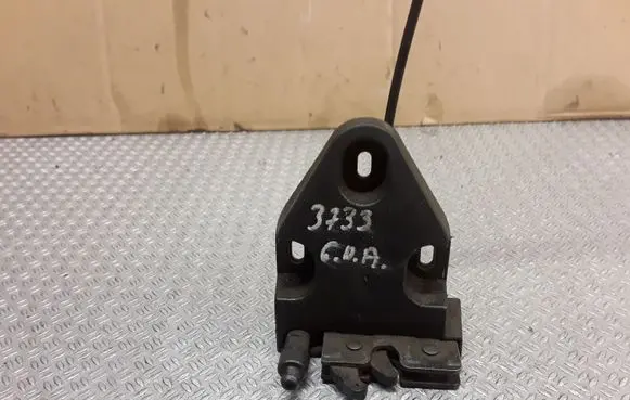 Loading door lock