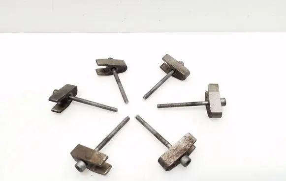 Mercedes-Benz R W251 Fuel Injector clamp holder