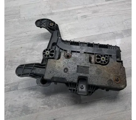 Audi A3 S3 8P Battery tray 1K0915333