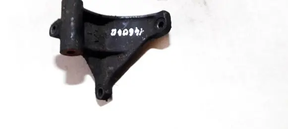Engine mounting bracket