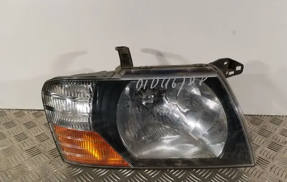 Mitsubishi Pajero Headlight/headlamp