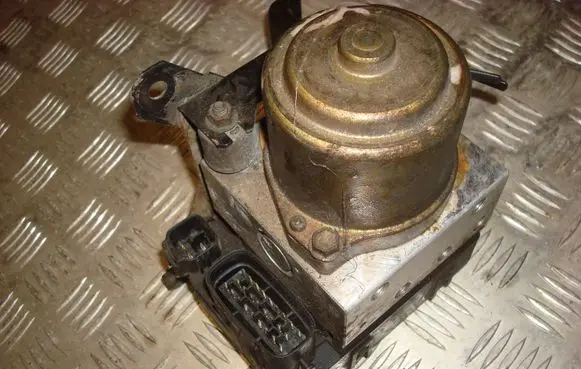 Mitsubishi Pajero Sport I ABS Pump 445104060