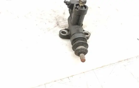 Clutch slave cylinder