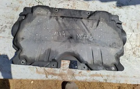 Mercedes-Benz C W205 Center/middle under tray cover A2055200223