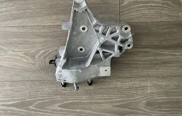KIA Niro Engine mounting bracket 201103