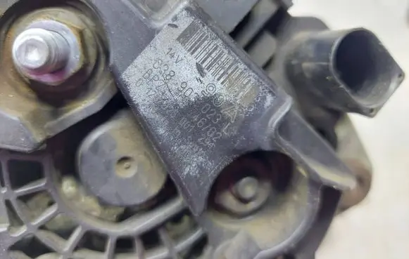 Volkswagen Polo Generator/alternator 038903023L 0130925001