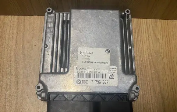 BMW 5 E60 E61 Engine control unit/module 0281012091 7796637