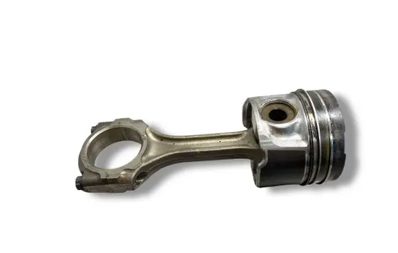 Toyota Avensis T270 Piston with connecting rod 1adftv