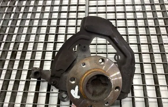 Renault Twingo III Front wheel hub spindle knuckle