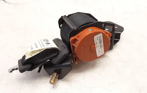 Toyota Yaris Middle seatbelt (rear) 733100D010