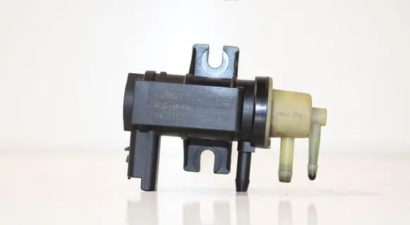 Ford Focus Vacuum valve CM5G9F490AA