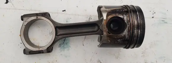 Nissan Qashqai+2 Piston with connecting rod 10653