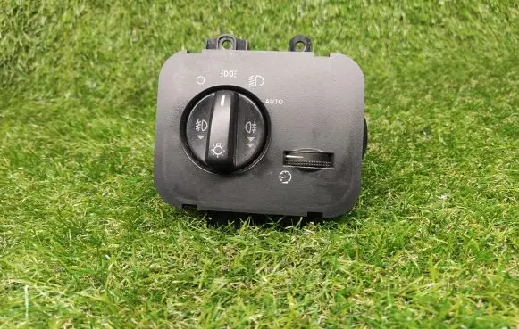 Land Rover Discovery 3 - LR3 Light switch YUD501480