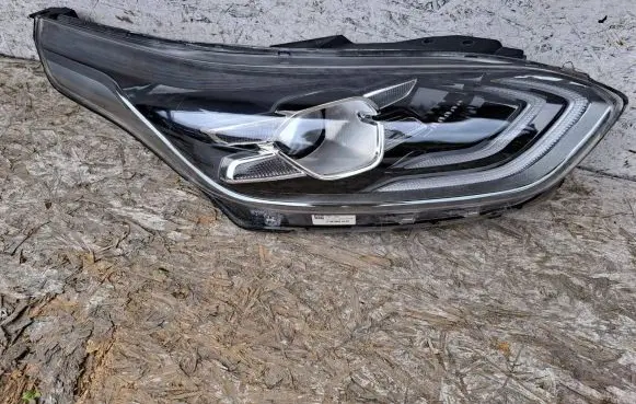 KIA Ceed Headlight/headlamp 92102J7100
