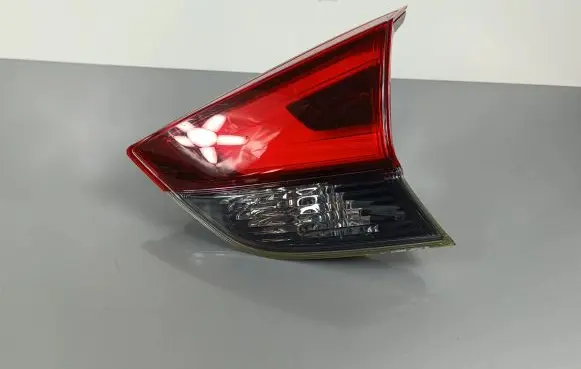 Nissan X-Trail T32 Tailgate rear/tail lights