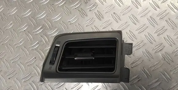 Toyota RAV 4 (XA40) Dashboard side air vent grill/cover trim 5567042090 5568042110