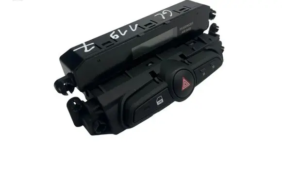Hyundai ix20 Hazard light switch 945101K000