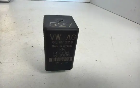 Volkswagen Tiguan Glow plug pre-heat relay 04L907282B