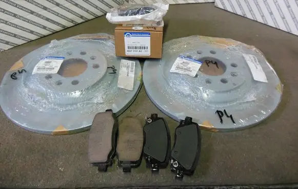 Jeep Cherokee Brake pads (rear) 68273101AC