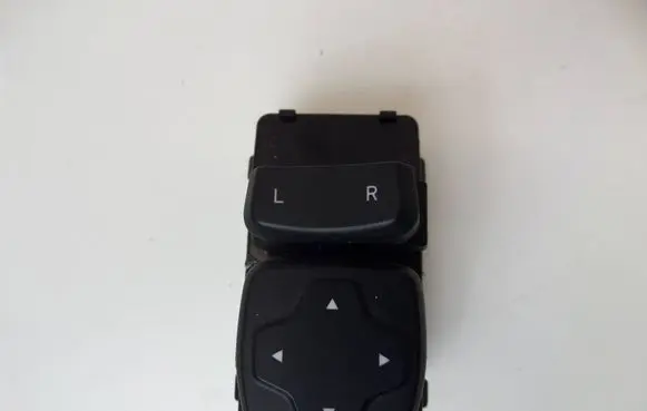 Wing mirror switch