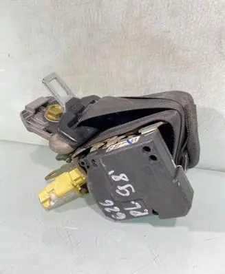 Mazda 626 Front seatbelt