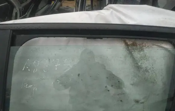 Peugeot 5008 Rear door window glass