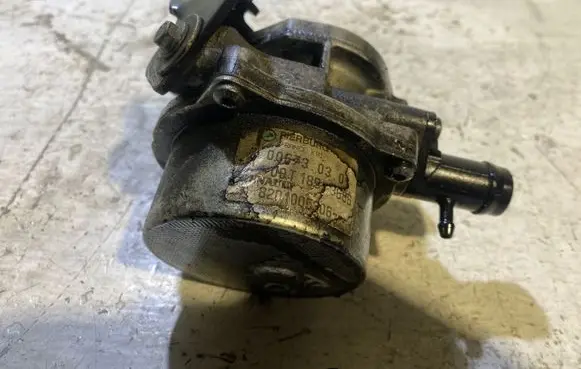 Renault Megane III Vacuum pump 00673030 8200005706 0011893686