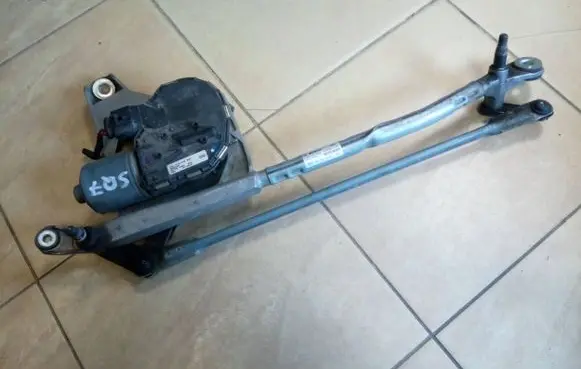Audi Q7 4M Front wiper linkage and motor 4M1955023B