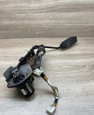 Mazda 626 Accelerator throttle pedal 1983007100 BH4A41AC0B