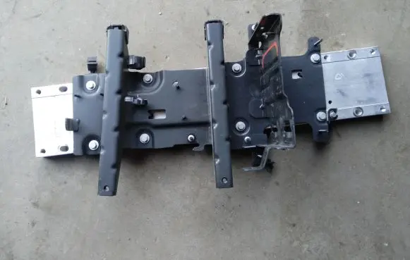 Peugeot 208 Engine mounting bracket 9834471180 9841222480