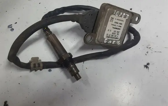 Mercedes-Benz C W205 Lambda probe sensor A0009059703