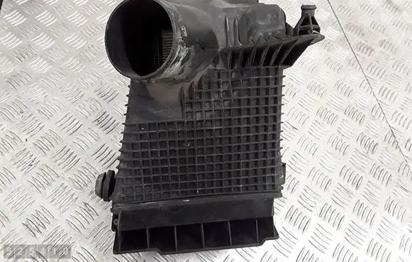 Renault Megane II Air filter box 8200176559