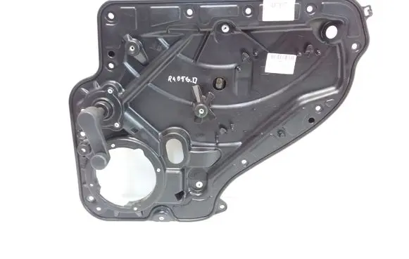 Rear door manual window regulator